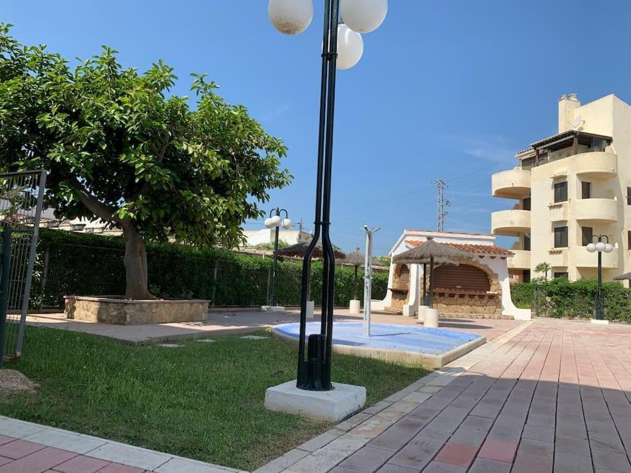 Con Piscina A 200m De La Playa En Apartamento *