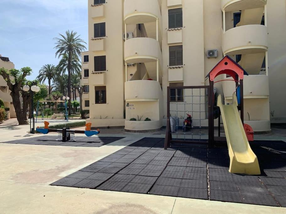 Con Piscina A 200m De La Playa En Apartamento *