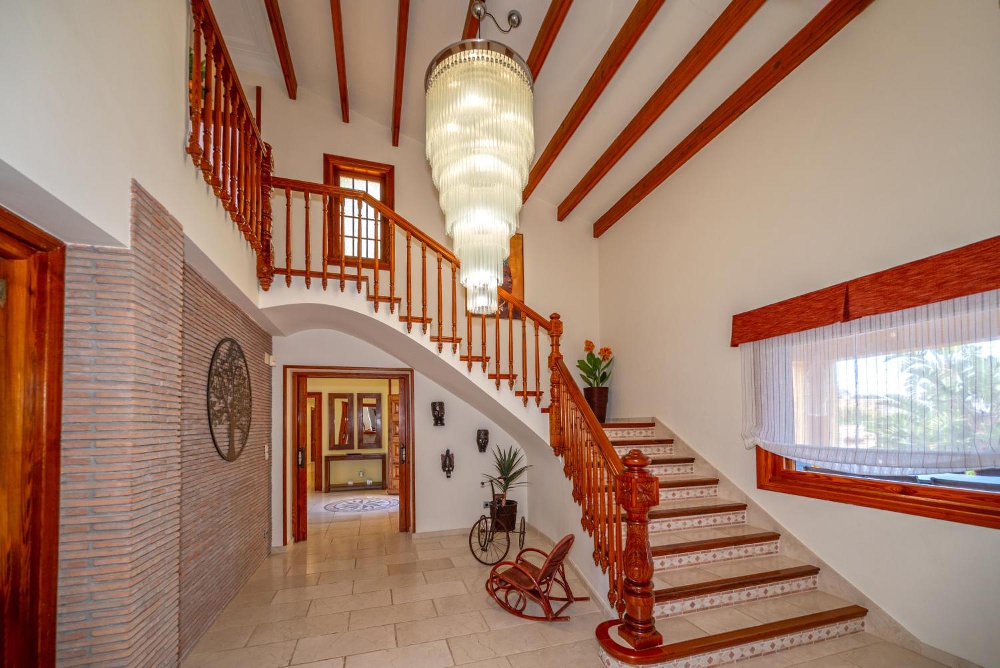 With Private Pool And Tennis Court 150 Metres From The Sea-villa El Olivo