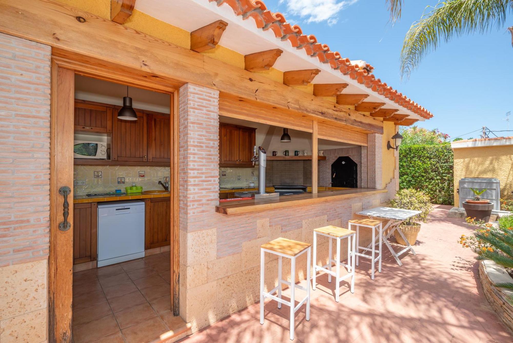 With Private Pool And Tennis Court 150 Metres From The Sea-villa El Olivo Denia