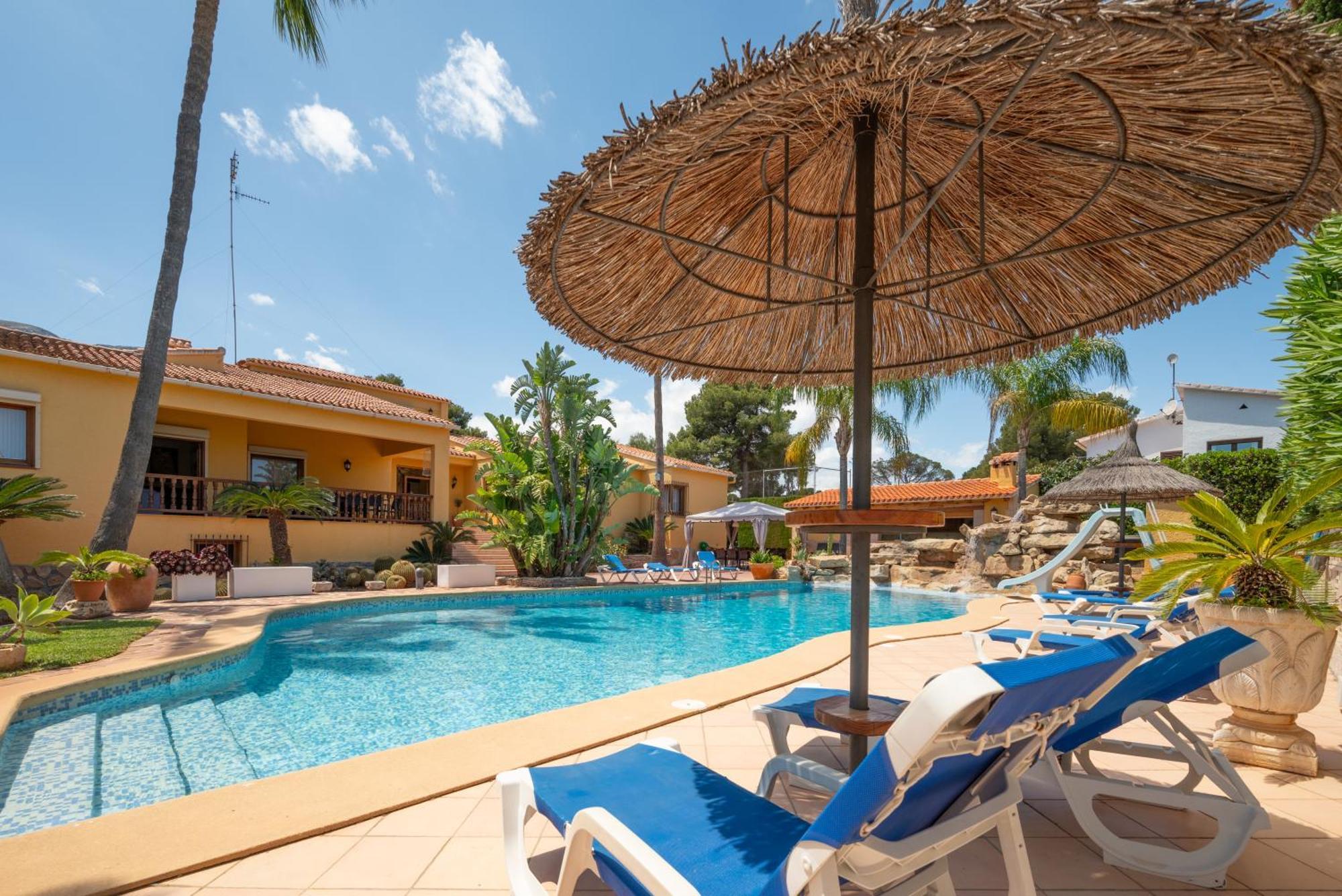 With Private Pool And Tennis Court 150 Metres From The Sea-villa El Olivo *