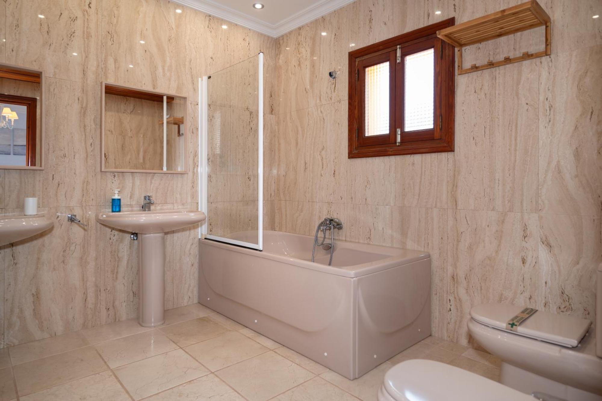 Villa With Private Pool And Tennis Court 150 Metres From The Sea-villa El Olivo *