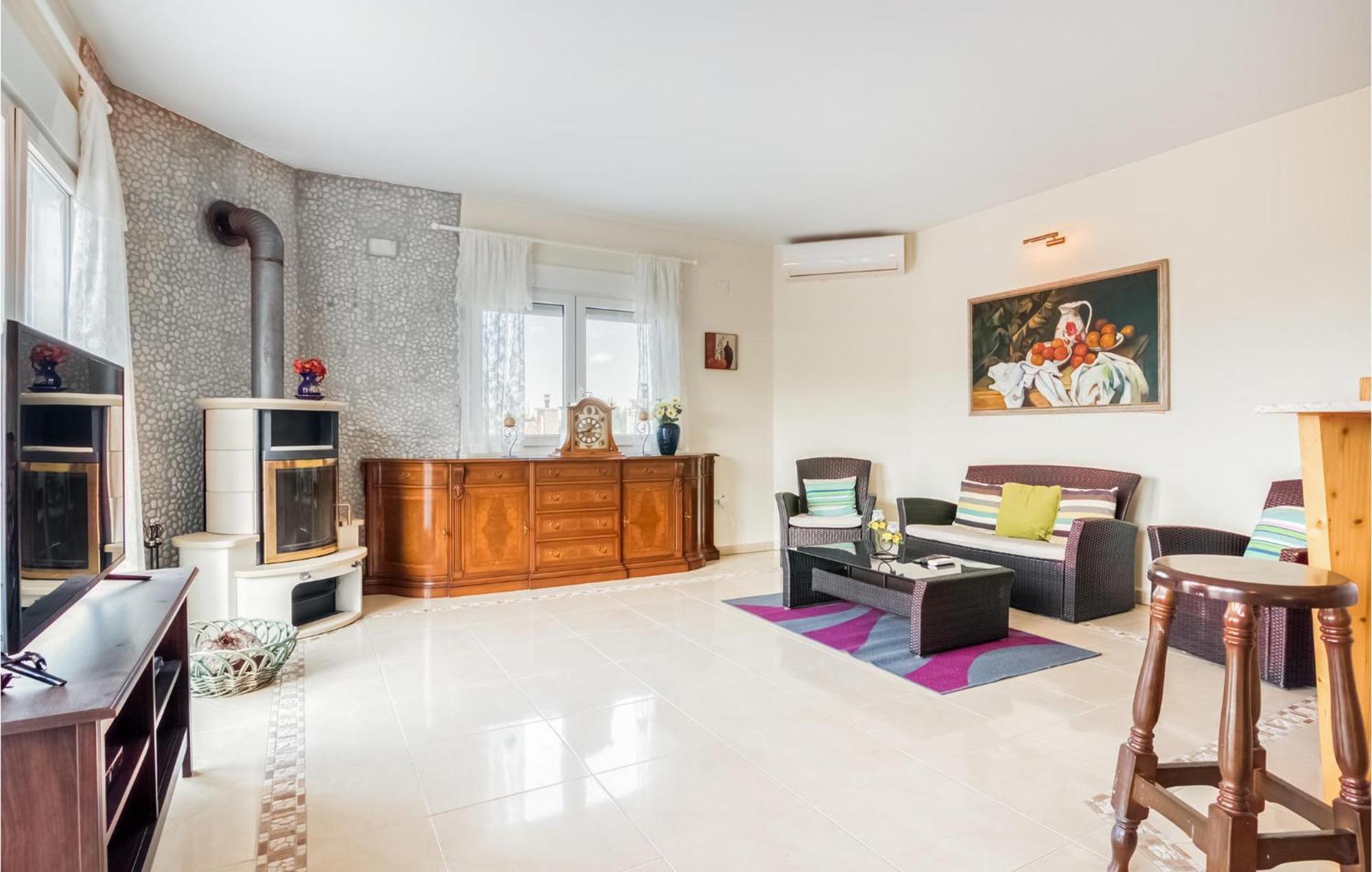Pet Friendly In With Kitchen