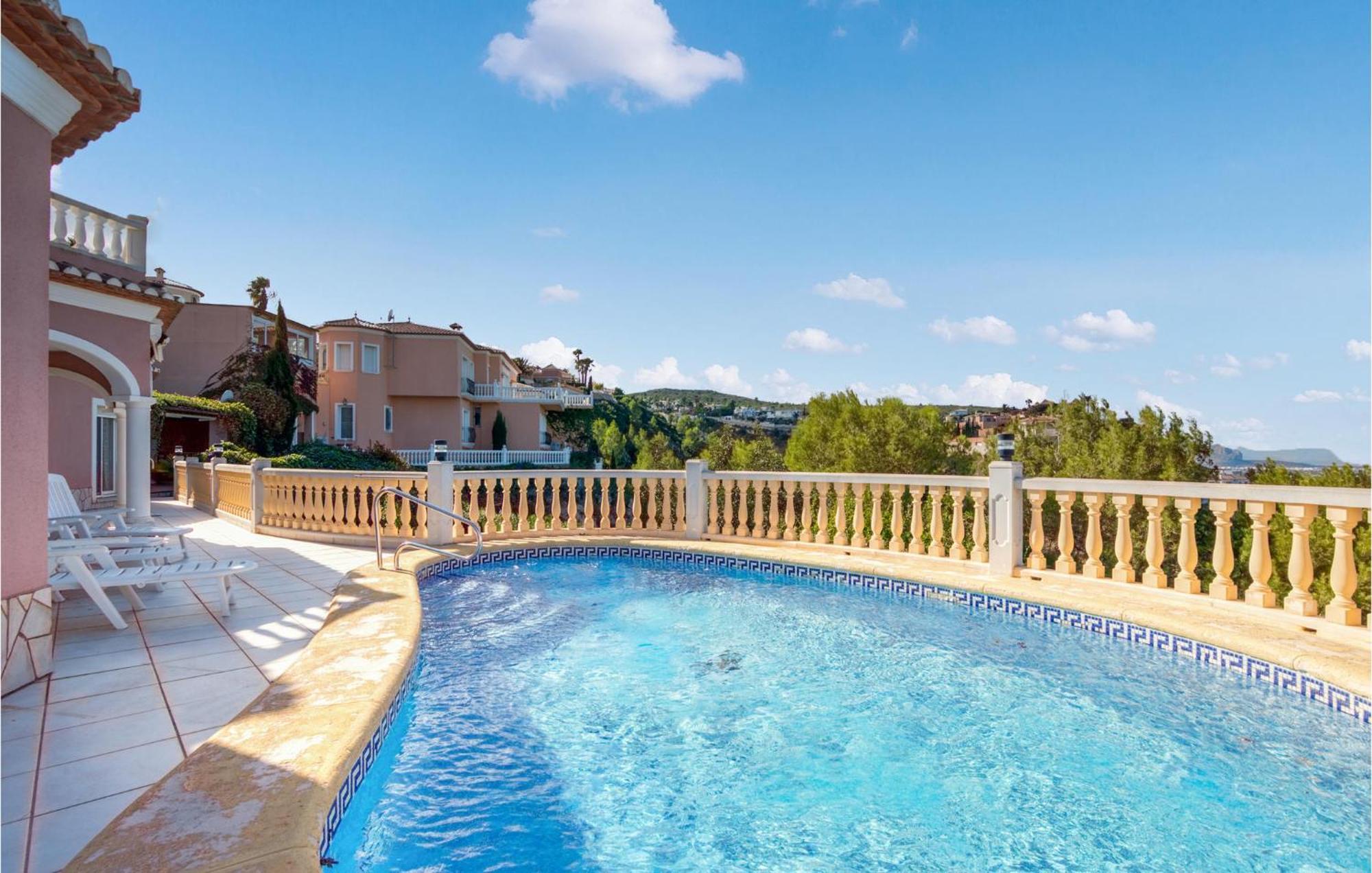 Pet Friendly In With Kitchen Denia