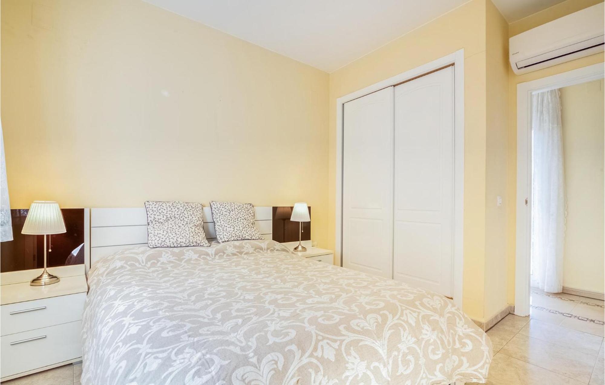 Pet Friendly In With Kitchen Denia