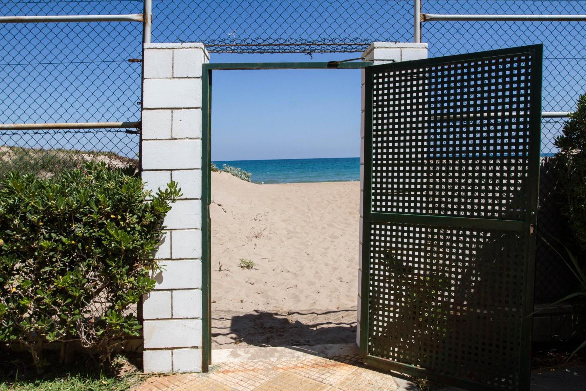 Urbanizacion En Primera Linea De Playa * Dénia