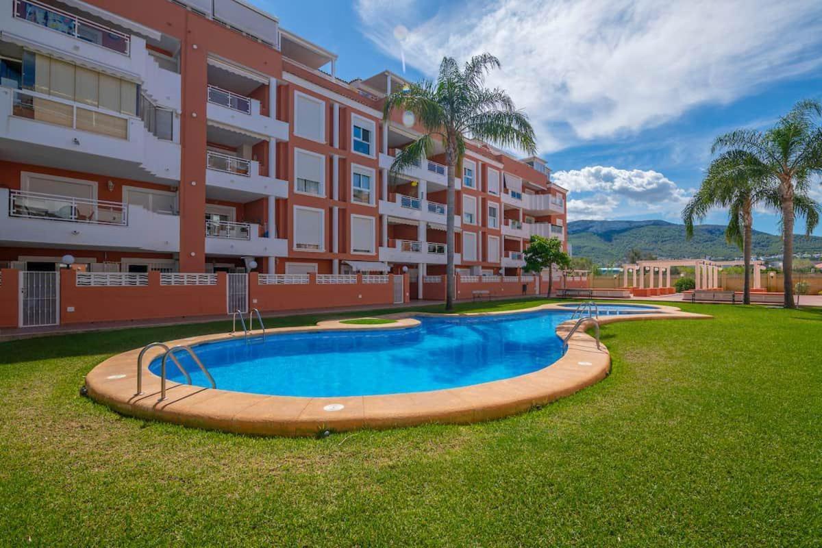 Urbanización Con Piscina Mar De Apartamento Dénia