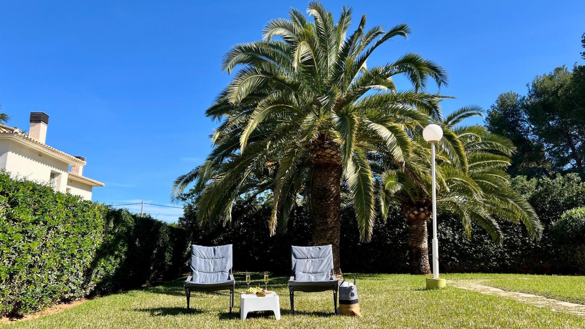De Diseno Reformado Con Piscina Y Jardin Apartamento