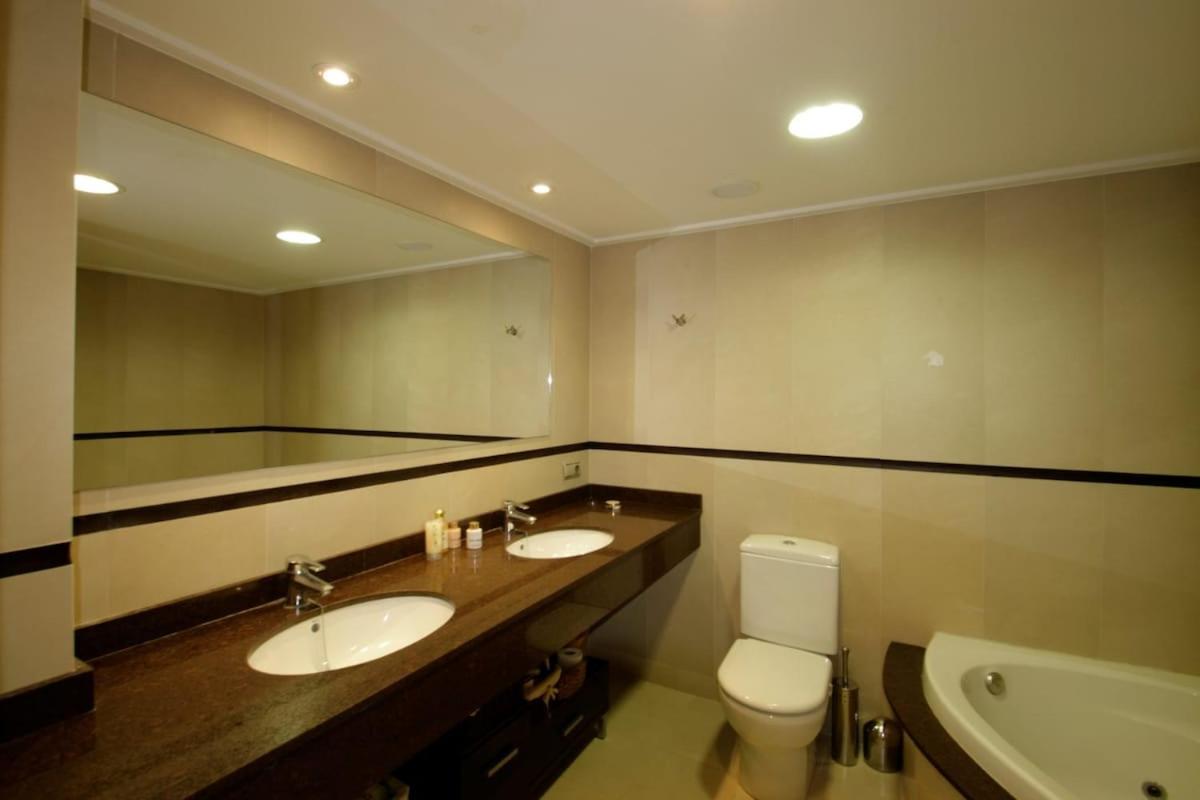 Apartamento La Rosaleda, Centrico, Con Garaje Y Terraza Exterior *