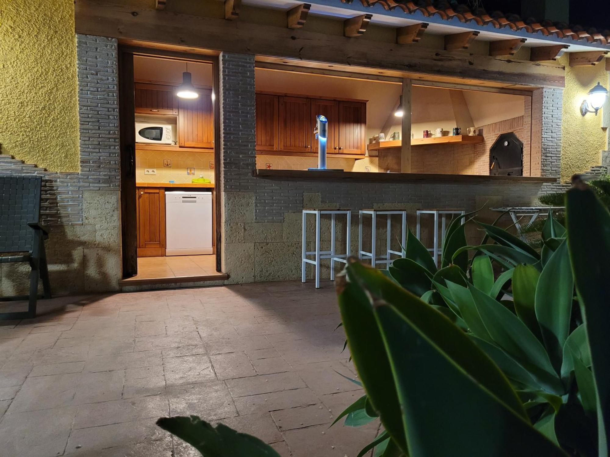 Villa With Private Pool And Tennis Court 150 Metres From The Sea-villa El Olivo
