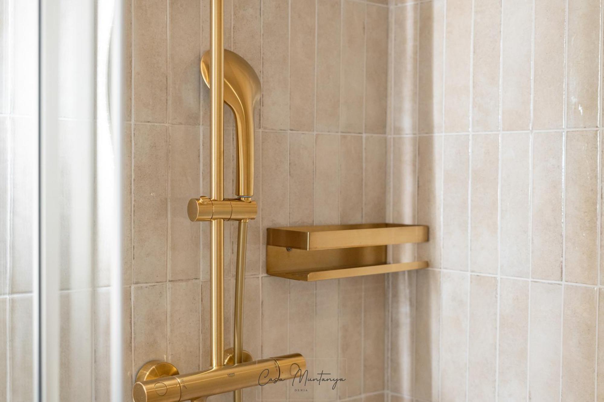 De Diseno Reformado Con Piscina Y Jardin Apartamento *