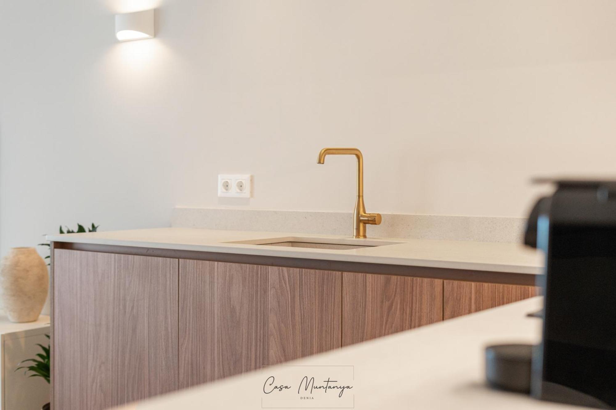 De Diseno Reformado Con Piscina Y Jardin Dénia