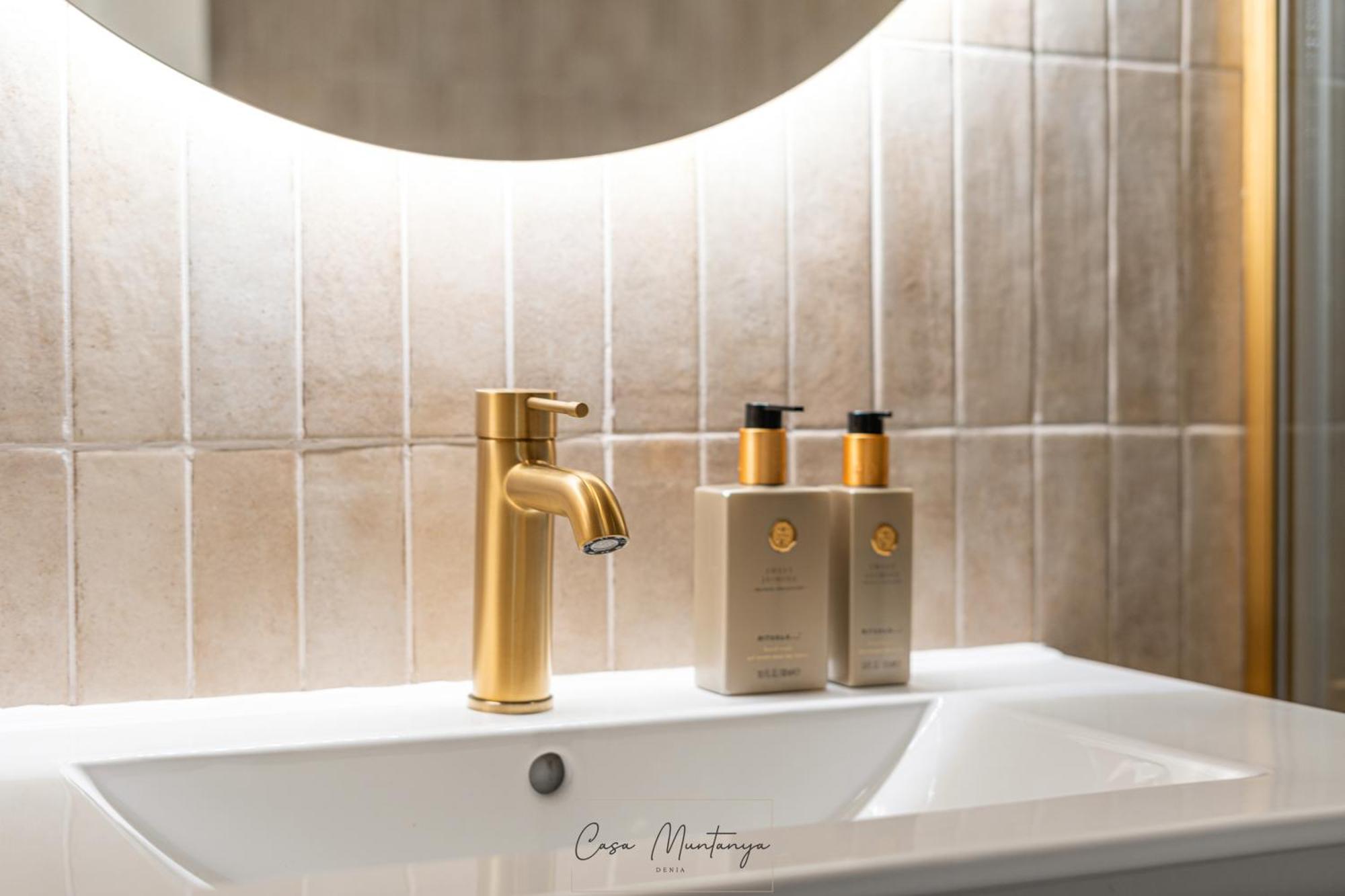 De Diseno Reformado Con Piscina Y Jardin Apartamento