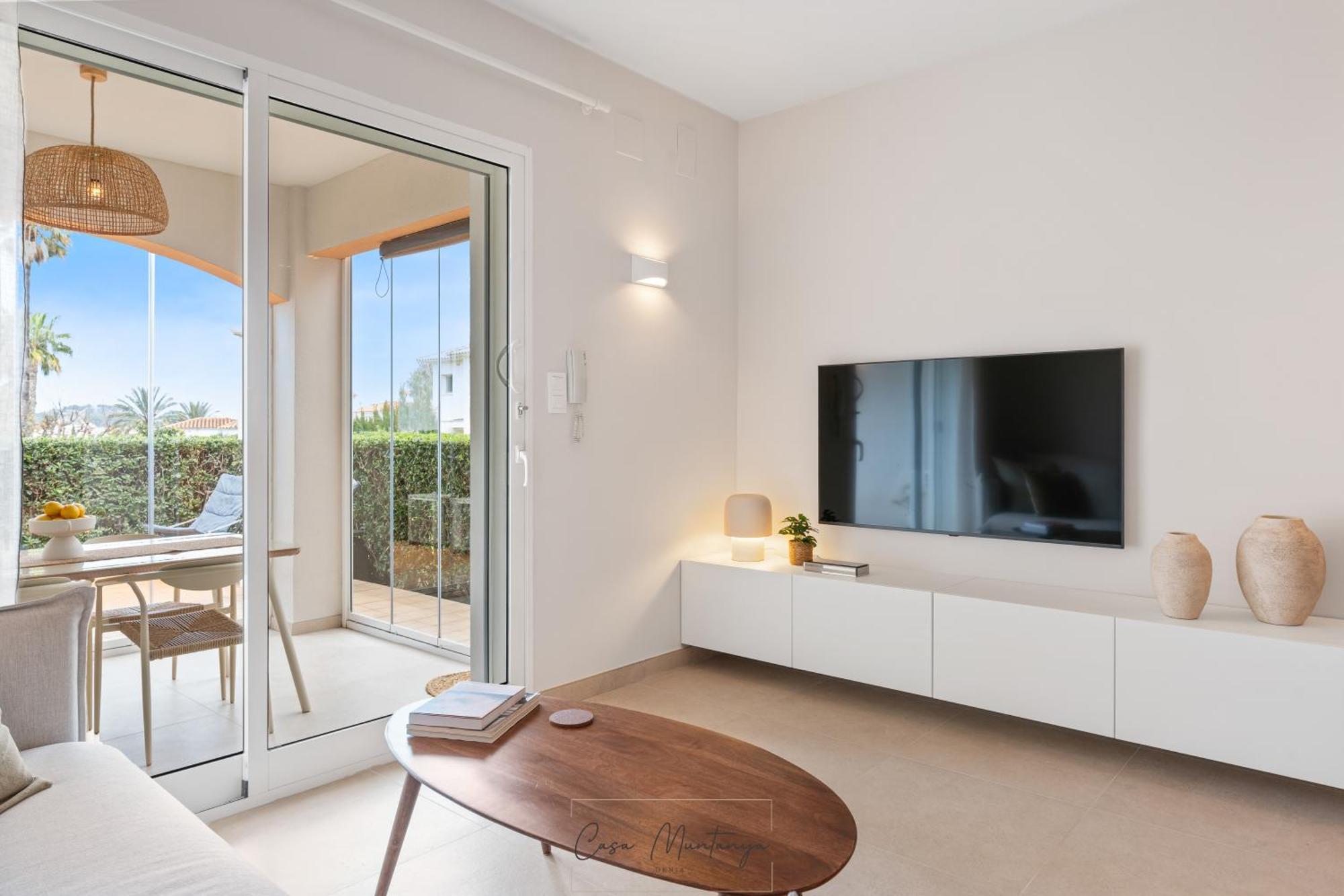 De Diseno Reformado Con Piscina Y Jardin Dénia