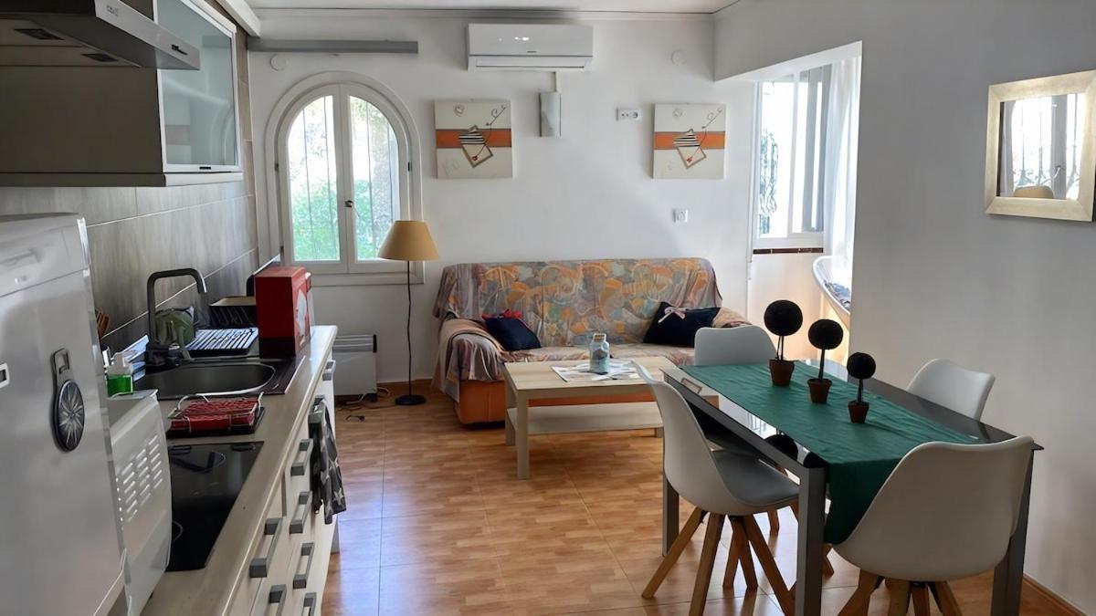 3 Minutes From The With Swimming Pools, Slides, And A Bar *