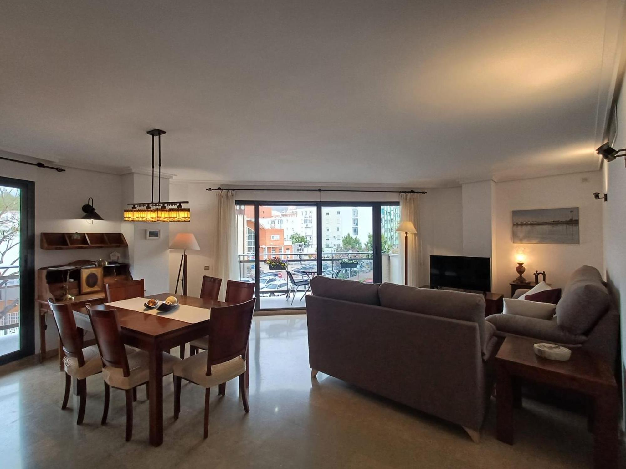 La Rosaleda, Centrico, Con Garaje Y Terraza Exterior *