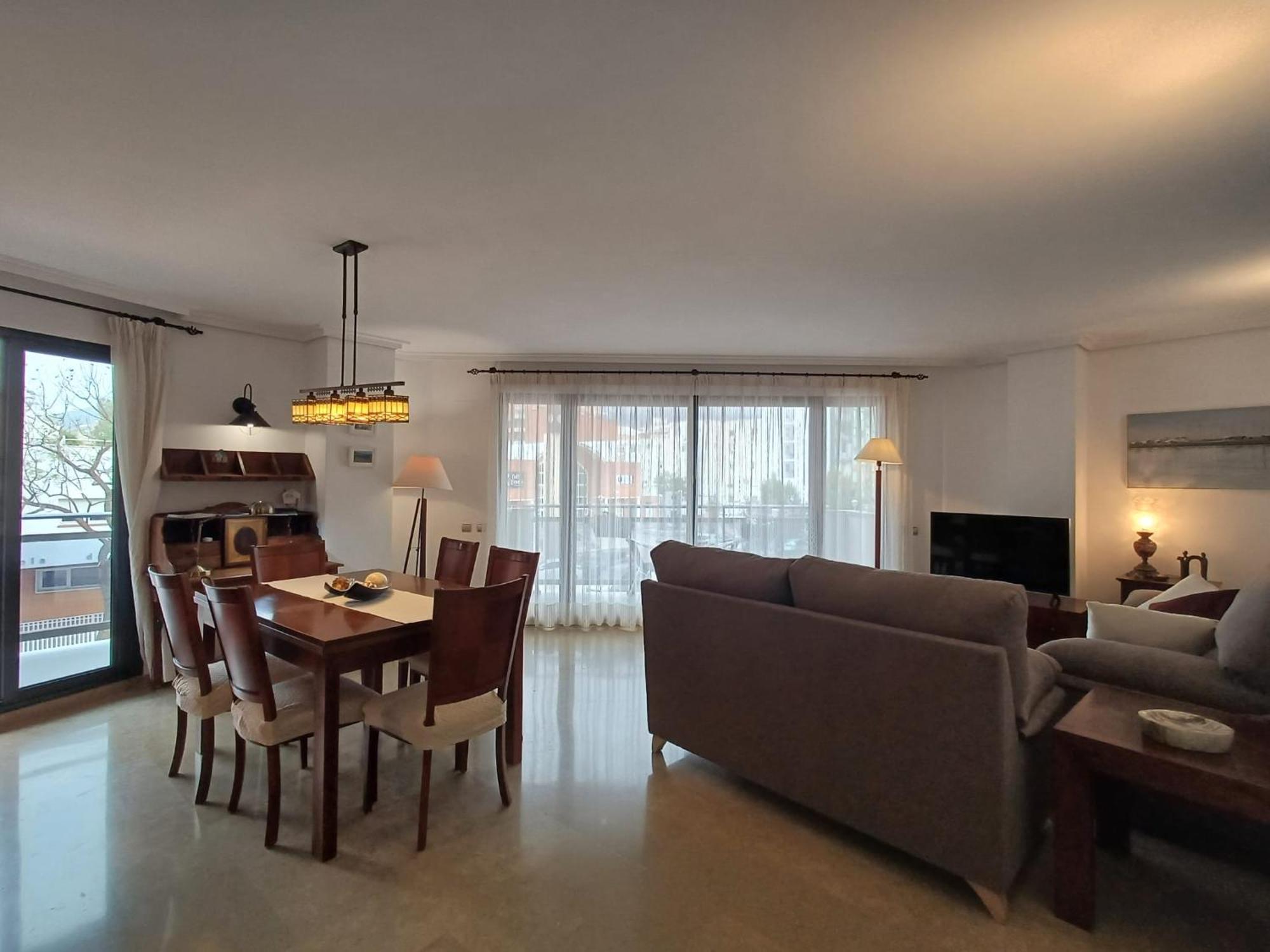 La Rosaleda, Centrico, Con Garaje Y Terraza Exterior *