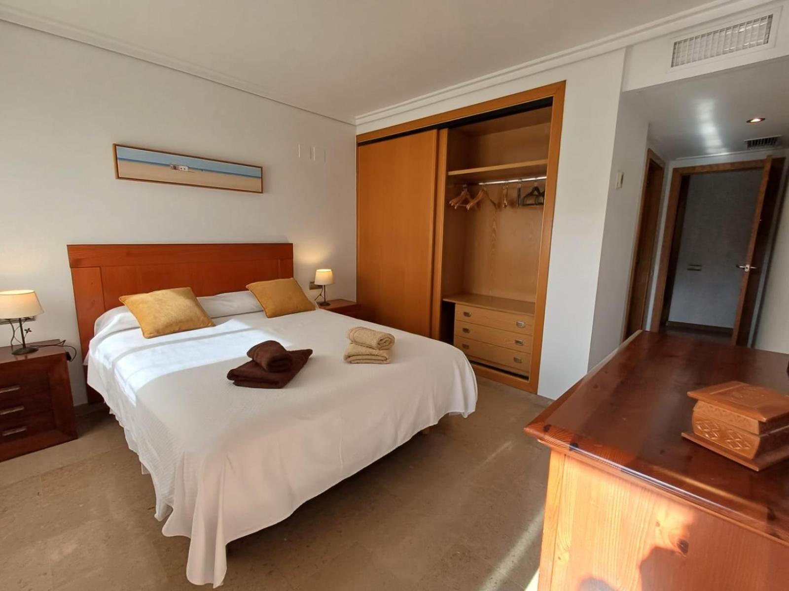 Apartamento La Rosaleda, Centrico, Con Garaje Y Terraza Exterior *