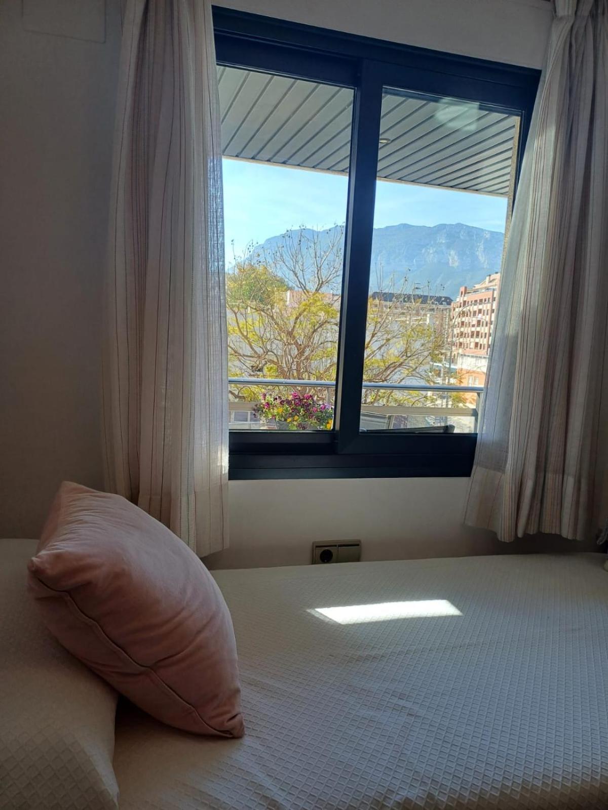 Apartamento La Rosaleda, Centrico, Con Garaje Y Terraza Exterior *