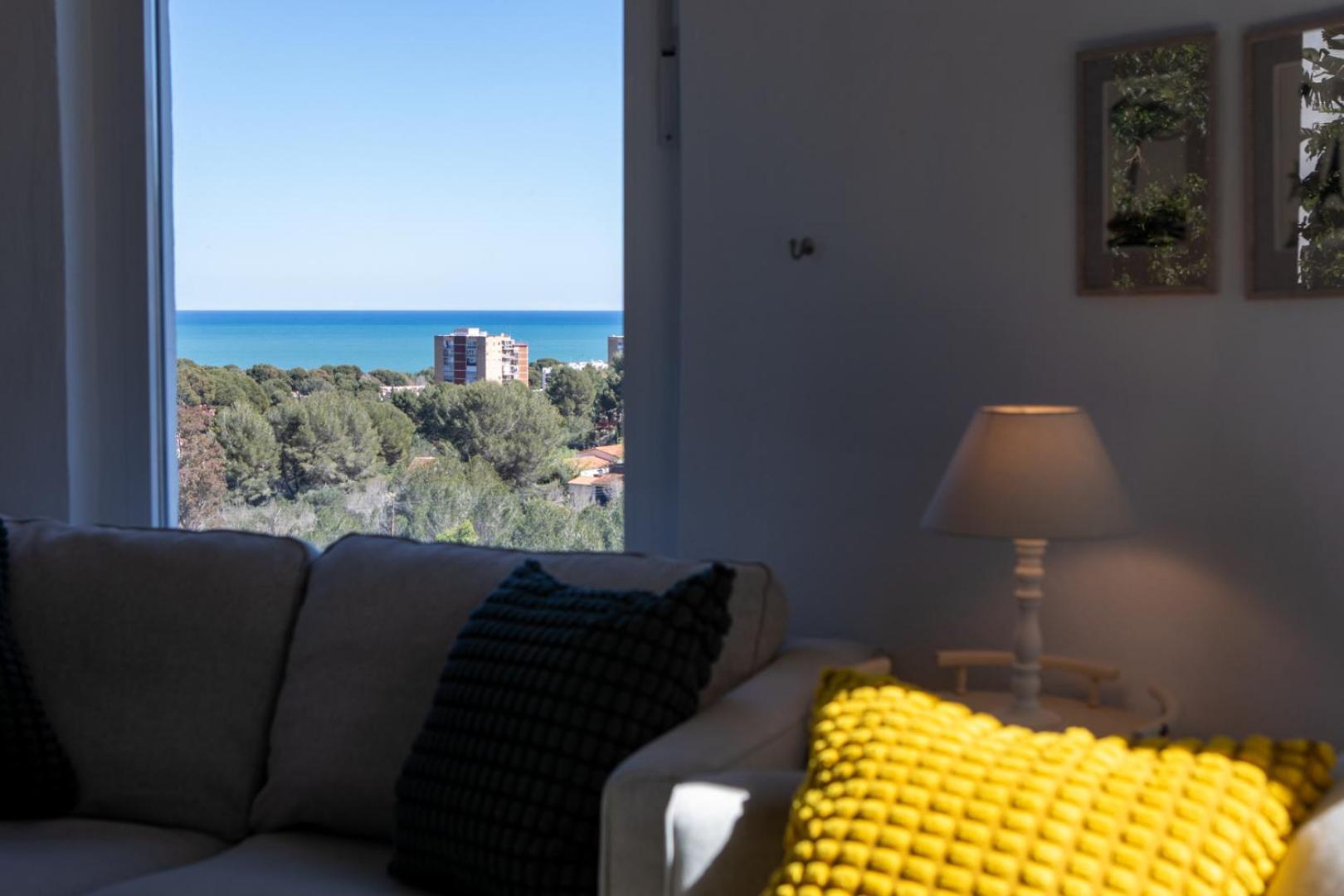 Leon By Family Homes *