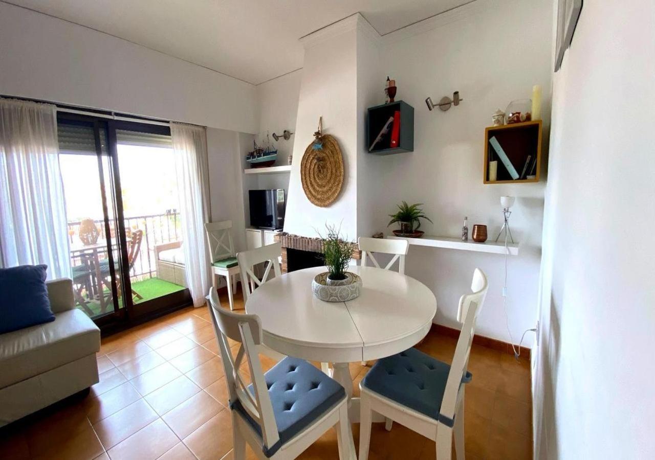 Espuma De Mar En Primera Línea De Playa De Apartamento