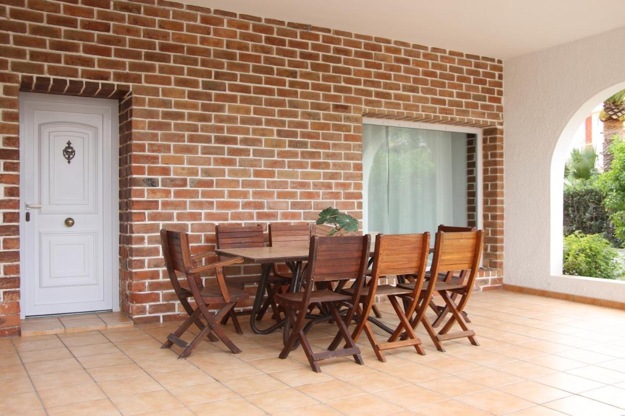 Villa Urbanizacion El Oasis, 20 En 1ª Linea Playa