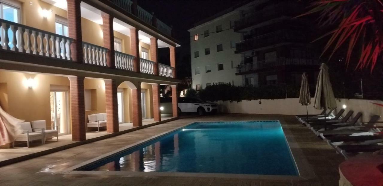 Irena Villa *