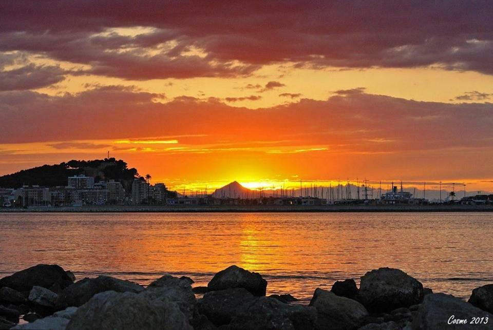 Apartamento La Naranjaa Primera Linea De Playa Con Wifi Y Parking Gratis *