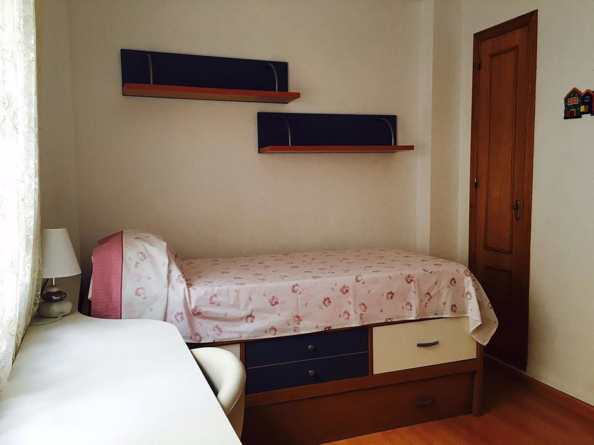 With 3 Bedrooms In Denia, With Wonderful View, Enclosed Apartment *