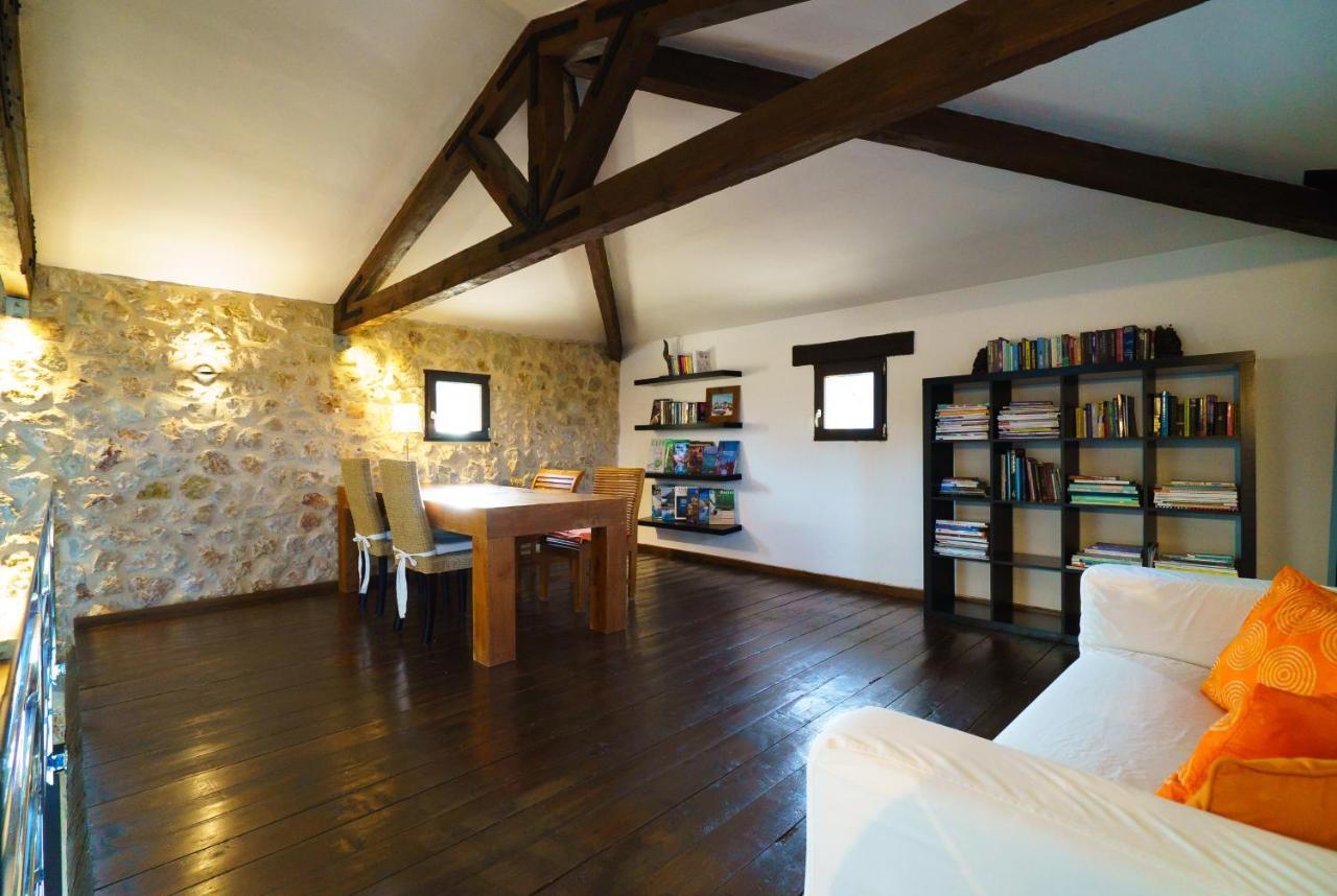 Villa Los Drossos 10 Pax