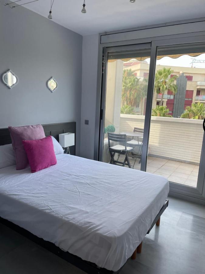Fabulous With Large Pool Near Beach Apartment *