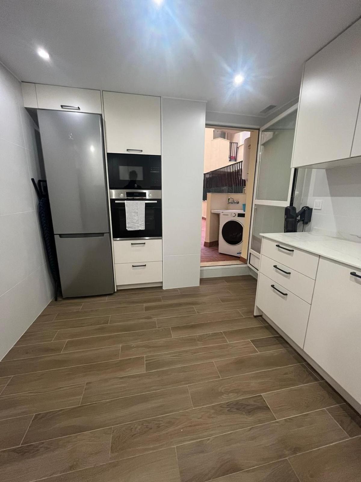 Moderno Centrico Con Piscina Y Parking