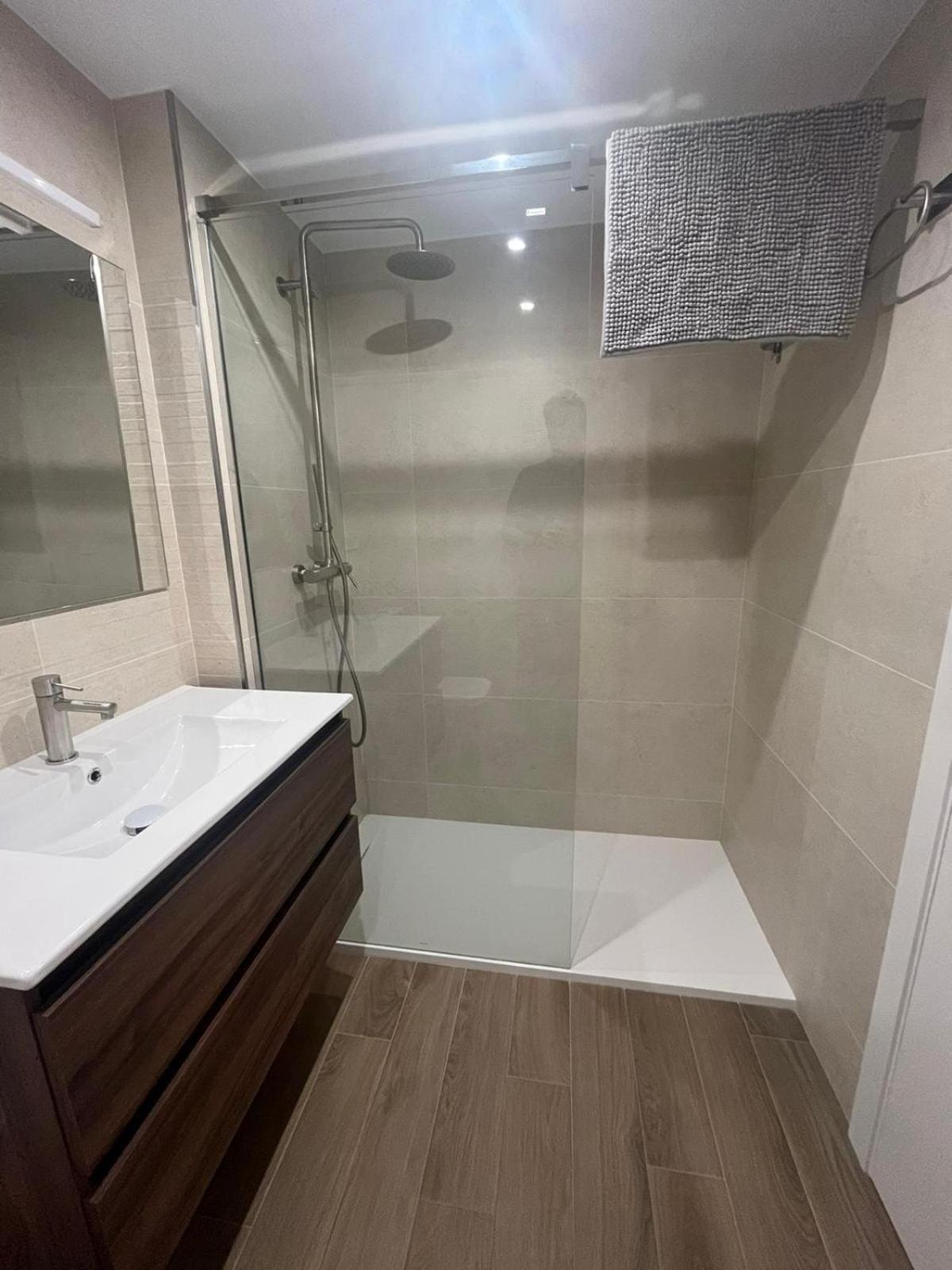 Moderno Centrico Con Piscina Y Parking Apartamento