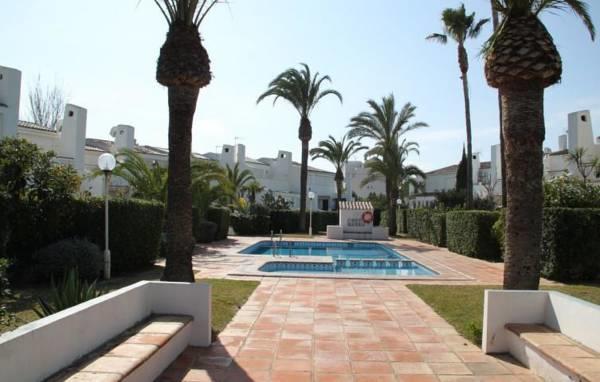 Mit Pool, Primera Linea