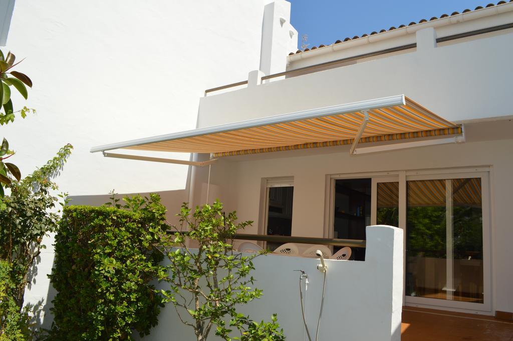 Mit Pool, Primera Linea